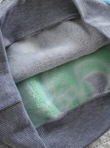 年轻男孩毛绒恐龙图案长袖休闲舒适套头睡衣套装（紫色灯光下发光）