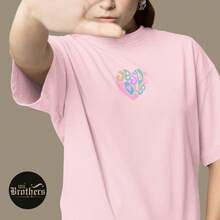 Camiseta Streetwear Estampada Jesus Loves Camisa Masculina e Feminina Camisa Religioso Coração
