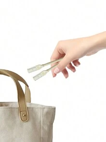 手动双面旋转鼻毛修剪器，清理鼻毛、掏耳勺二合一，无需电池，小巧方便携带，全身清洗，出差、旅行、工作、上学、居家，顶部弧形设计，全包裹梳子保护，不伤鼻道，家人、朋友、个人护理必备 - 米色 - 查看 2