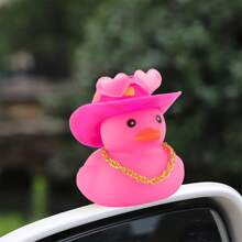 Vịt cao su cao bồi ô tô, trang trí bảng điều khiển vịt màu hồng cho phụ kiện trang trí xe hơi có mũ và kính hình trái tim, dây chuyền vàng (kiểu dáng và kích thước của súng là ngẫu nhiên), hoàn hảo làm quà tặng ngày lễ, đồ trang trí tiệc - Nhiều màu - Xem 2