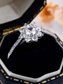 Anillo de flor con diamante blanco de plata sterling, regalo para mujeres para citas, fiestas y cumpleaños - Plateado - Ver 2