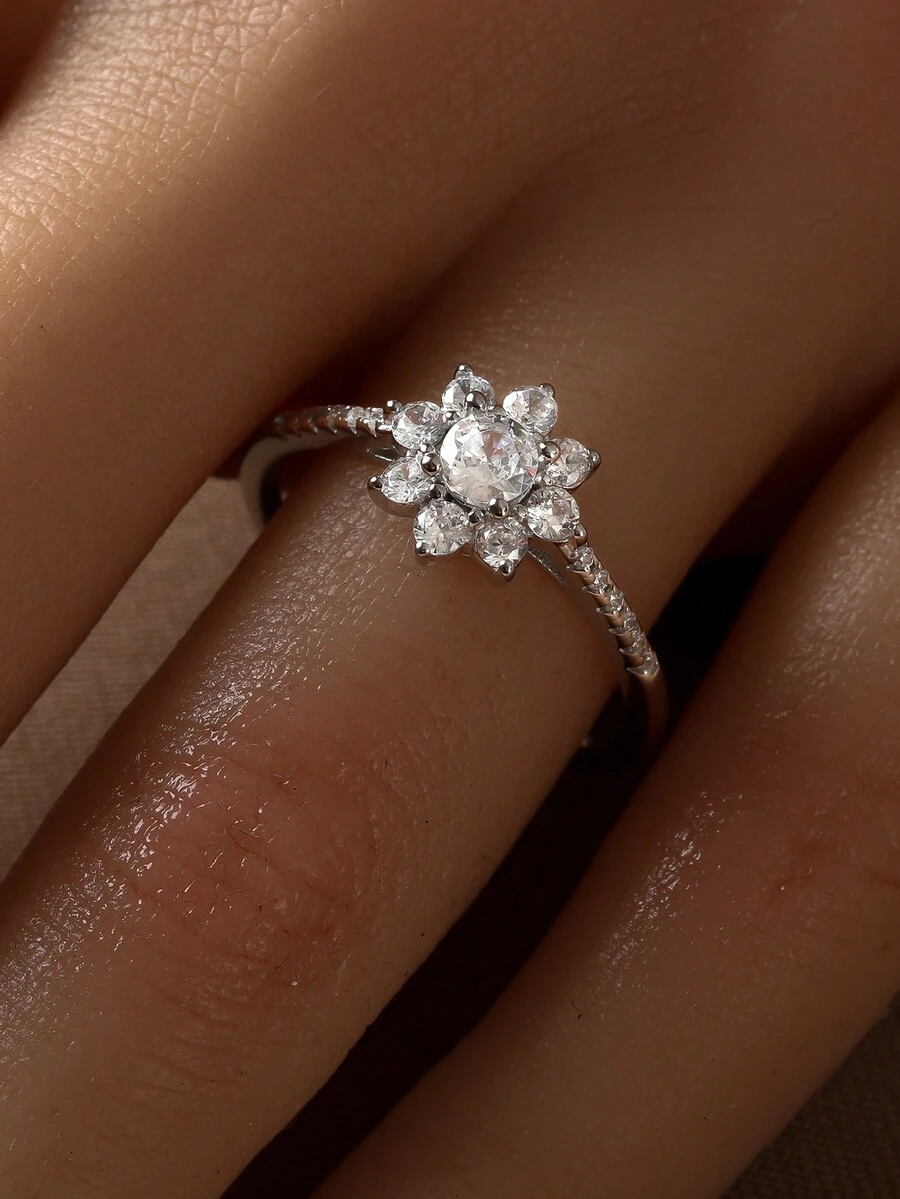 Anillo de flor con diamante blanco de plata sterling, regalo para mujeres para citas, fiestas y cumpleaños - Plateado - Ver 1