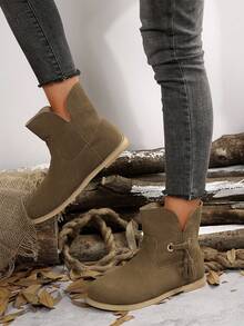 女士 2024 新款哑光皮靴 欧码 42 春秋踝靴 英伦风平底流苏修身牛仔靴 - 卡其色 - 查看 1