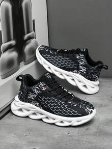 男士个性龙鳞拼布随机印花系带运动鞋，街头嘻哈风格不对称鞋底针织网眼缓震透气运动跑步休闲鞋 - 黑色 - 查看 4