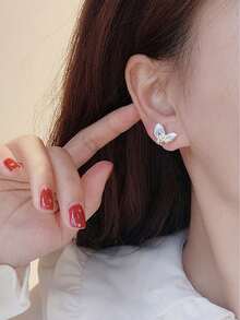 1 对白色蝴蝶可爱时尚夹式耳环，适合没有耳洞的女孩 - 白色 - 查看 3