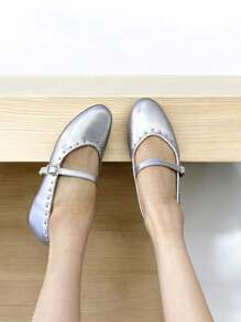 RevReaL Damskie Jasnokolorowe Okrągłe Noski Płaskie Buty Z Nitami - Klasyczne Płaskie Buty Mary Jane (Dekoracja Srebrną Klamrą)