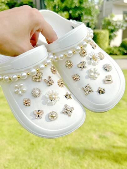 26 piezas de adornos tipo cocodrilo para zapatos (flor de 6 pétalos de perla, moño, mini estrellas, conejos, corazones, etc.) - Accesorios desmontables de fácil instalación para personalizar zapatos de recubierto, zapatos de jardín, zuecos, sandalias y bolsos de playa. El regalo perfecto para vacaciones, fiestas y ocasiones especiales