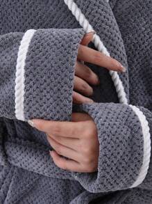 1 pièce Peignoir avec bordure contrastée à ourlet étendu, vêtement d'intérieur décontracté pour tous les jours, mariage d'été, salle de bain, décoration de retour à l'école - Gris pâle - Voir 7