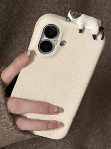 غطاء هاتف من الجلد بنمط قطة كرتونية ثلاثية الأبعاد مستلقية بنمط الليتشي متوافق مع أيفون 17 إير 16 15 13 14 12 برو ماكس بلس غطاء خلفي ناعم