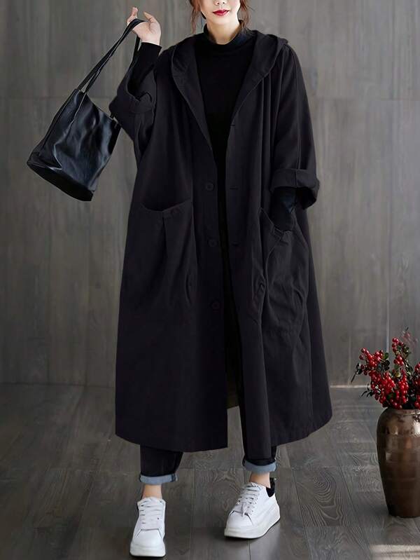 女士宽松轻薄长款风衣，民族风，带大口袋，纽扣前襟，连帽设计，休闲百搭，适合秋冬季穿着。