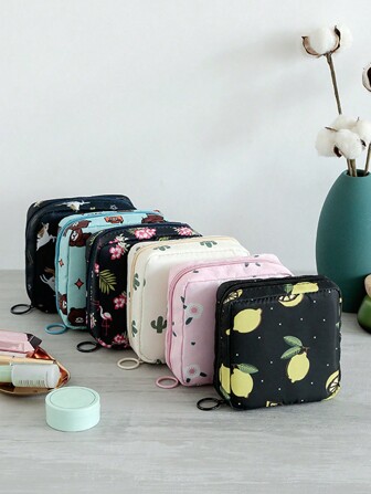 1 件超可爱便携式卡通女性卫生巾架收纳袋，女士女孩经期卫生巾袋，可放置硬币、化妆品、纸巾和其他小物品，适合女士商务旅行、旅行、学生返校（印花图案位置可能有所不同）