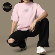 Camiseta Streetwear Estampada Jesus Loves Camisa Masculina e Feminina Camisa Religioso Coração