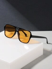 1 副男士亚克力双梁飞行员方形镜框时尚眼镜，适合日常出行和海滩度假，打造街头风造型，可搭配毛衣、夹克、卫衣、连帽衫、皮裤和工装裤，是夏季海滩度假、户外活动和旅行的理想之选。