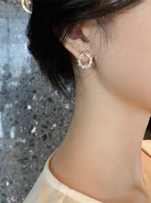 1 对欧美经典法式时尚韩式女士耳环，简约精致仿珍珠奢华耳环