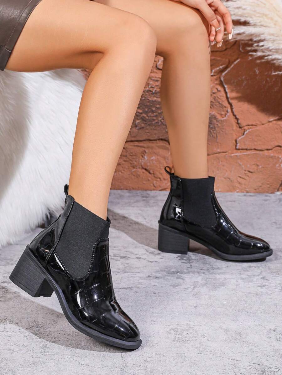 女士新款秋冬鳄鱼纹黑色漆皮切尔西高跟靴，方头坡跟靴，欧美时尚经典高跟百搭踝靴，现代潮流商务装 - 黑色 - 查看 1