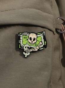 1 pieza Broche asimétrico con diseño de cabeza de esqueleto/billete de dólar único, accesorio de moda para ropa o sombrero