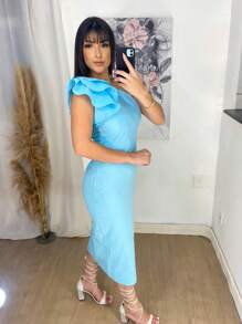 Bruna Dress With Elegant Single Sleeve Detail - Baby Blue - View 5