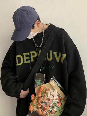 男士复古宽松针织衫，印有英文文字，适合秋冬季节穿着，长袖上衣