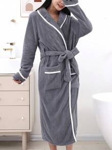1 pièce Peignoir avec bordure contrastée à ourlet étendu, vêtement d'intérieur décontracté pour tous les jours, mariage d'été, salle de bain, décoration de retour à l'école - Gris pâle - Voir 9