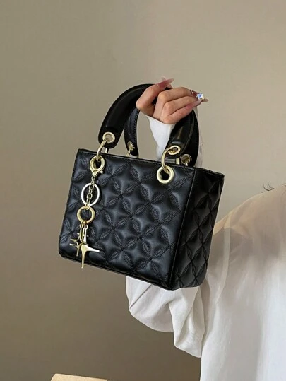 时尚迷你绗缝纯色吊坠装饰手提包，百搭优雅贵族女士单肩包，适合女士购物、商务、办公和日常使用