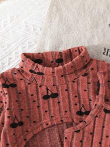 Conjunto de 2 piezas de top con cuello redondo de manga larga y vestido de tirantes con estampado de lunares de cereza para niñas pequeñas y bebés niñas con diseño elegante y de moda