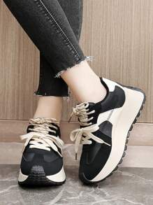 Nuevas zapatillas deportivas de mujer de bloques de color Primavera/Verano 2024, zapatos de plataforma casuales respirables y de suela gruesa, duraderos y versátiles