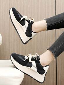Nuevas zapatillas deportivas de mujer de bloques de color Primavera/Verano 2024, zapatos de plataforma casuales respirables y de suela gruesa, duraderos y versátiles