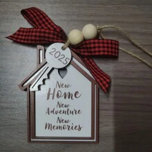 Holzhängedekoration Hausschlüssel für das Jahr 2025, neue Heim Umzugsdekoration, Hausschlüssel Ornament, Tisch- und Wanddekoration, geeignet für Zuhause, Party, Hochzeit, Garten, Baumschmuck, perfektes Einweihungsgeschenk, Urlaubsgeschenk, Gedenkgeschenk