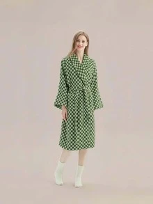 1 chiếc áo choàng kẻ caro bằng vải nỉ san hô xanh: Siêu mềm, mịn khi chạm vào, dành cho cả nam và nữ, có túi và kiểu dáng rộng rãi, lý tưởng để mặc ở nhà và khách sạn như đồ ngủ - Màu xanh Ô liu - Xem 3