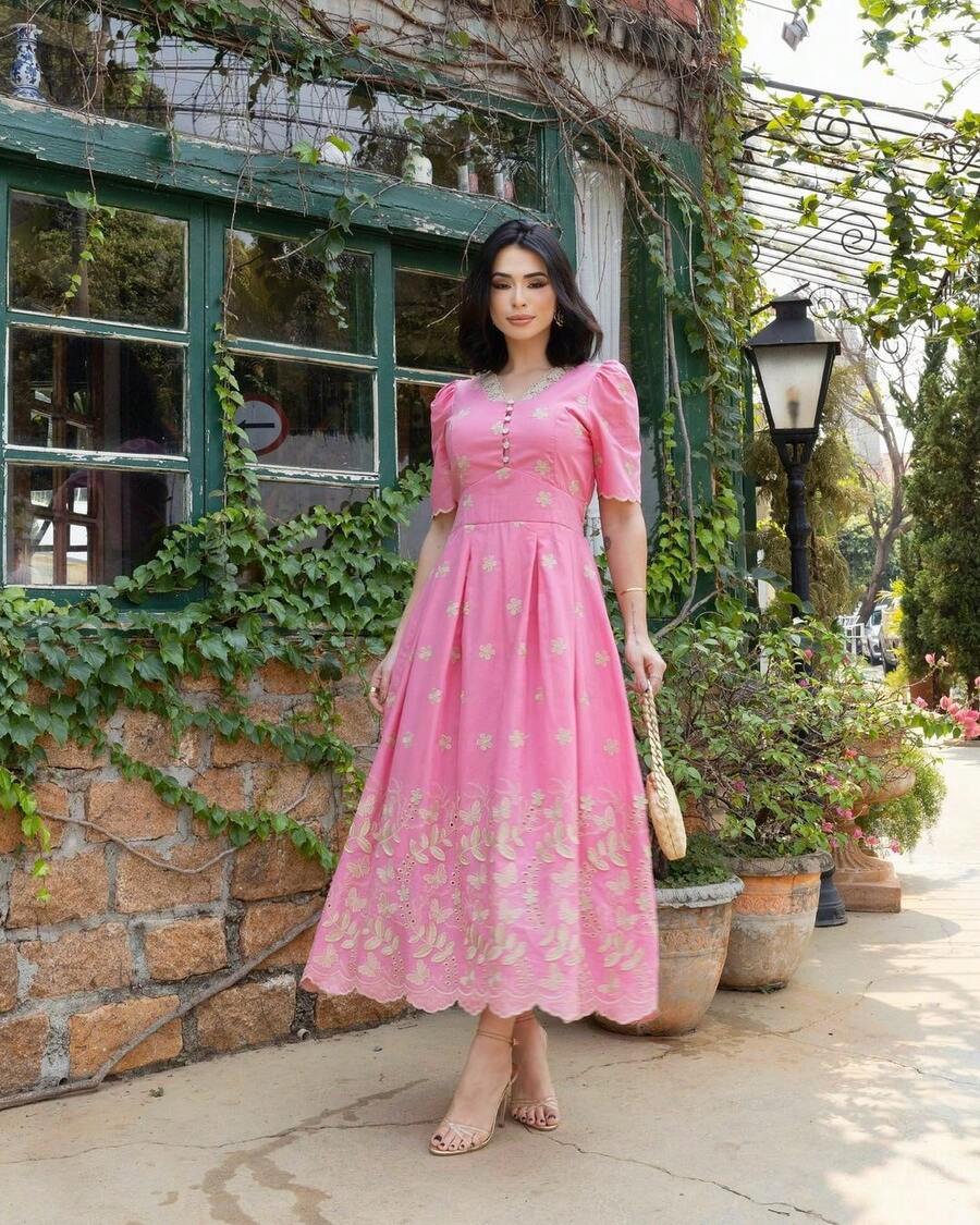 Luxury Embroidered Dress With Button - 查看 1