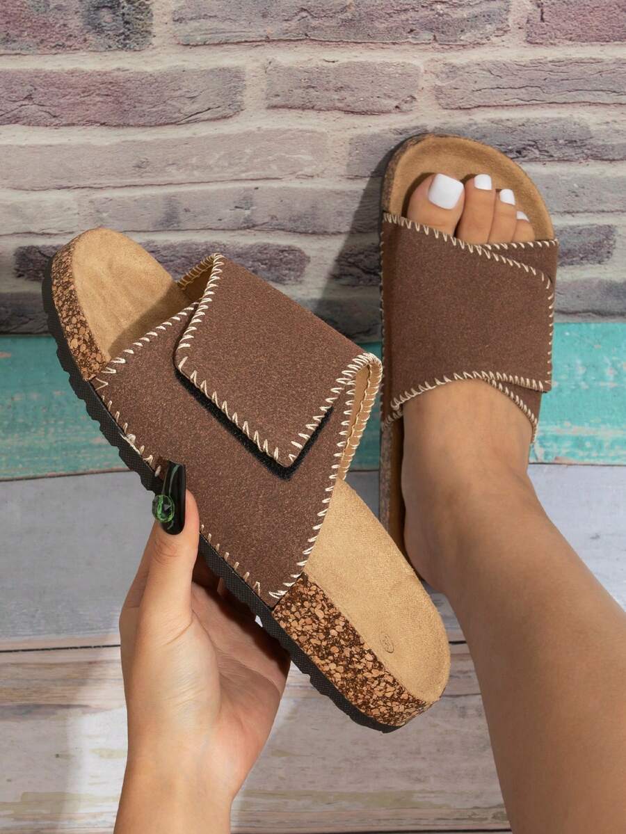 女士休闲、时尚、百搭、四季可调节钩环柔软防滑舒适露趾平底凉鞋、拖鞋、软木底鞋 - 棕色 - 查看 1