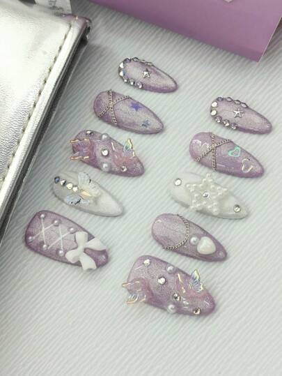 Set de 10 uñas postizas hechas a mano de forma almendrada y de longitud media, en estilos de fantasía, boda, femeninos y lolita. Multicolor, lila, aurora. Incluye diseños como mariposas, estrellas, corazones, rhinestones y diseños de ojos de gato brillantes. Adecuado para bares, citas, fiestas, picnics y camping. El set de manicura incluye 1 gel de gelatina y 1 mini lima de uñas, además del set de uñas postizas hechas a mano.