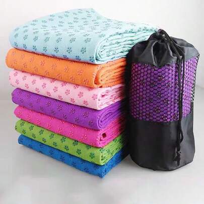 Anti-Slip Yoga Towel Mat, Professional Fitness Exercise Non-Slip Yoga Blanket, Sweat-Absorbent, Foldable, Washable, With Storage Bag. The Dotted Surface Provides Additional Grip When Placing It On Top Of Public Yoga Mats, Making It More Hygienic.