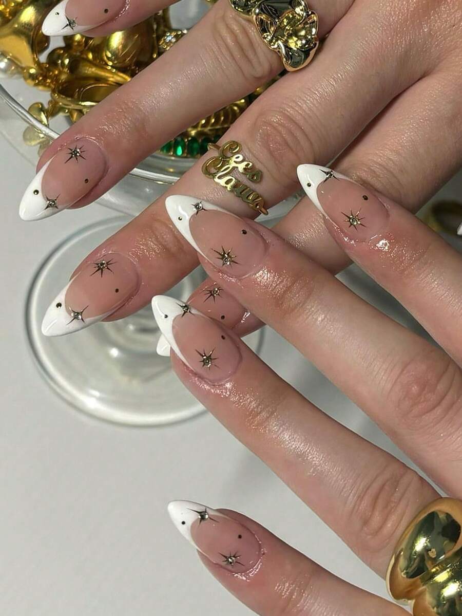 使用 24 件短款泪珠形对比火辣女孩欧式指甲夹立即提升您的外观。全套可重复使用，含 1 块果冻胶和 1 块摩擦条。适合派对、舞会、日常穿着 - 彩色 - 查看 1