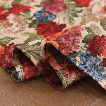 1 件带流苏的提花花卉图案黑色桌布