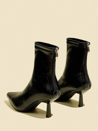 Höst/vinter 2025 Dam Svarta Mocka Ankelstövlar och Korta Stövlar, 7 cm Hög Klack, Elastisk Slim Fit, Bekväma Och Moderiktiga Stövlar, Svarta Höga Klackar, Vinglasklack, Oljefärgat Läder, Kitten Heels