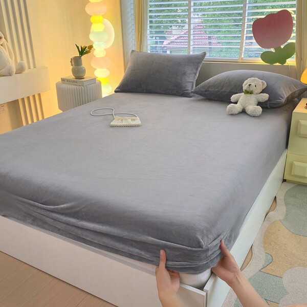 3 pièces Ensemble de literie en velours de lait de couleur unie (1 pièce drap-housse, 2 taies d'oreiller) - sans insert d'oreiller, chaud et confortable pour dormir nu, drap-housse/protège-matelas, doux et douillet pour l'hiver, hypoallergénique comme le lait, brillant et délicat, léger et respirant, conception enveloppante à 360° avec bande élastique, lavable en machine