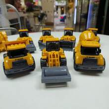 1pc Friction Powered 4WD Construction Vehicle Toy, Push And Pull Design, Suitable For Boys And Girls 3 Years Old And Above, Perfect Gift