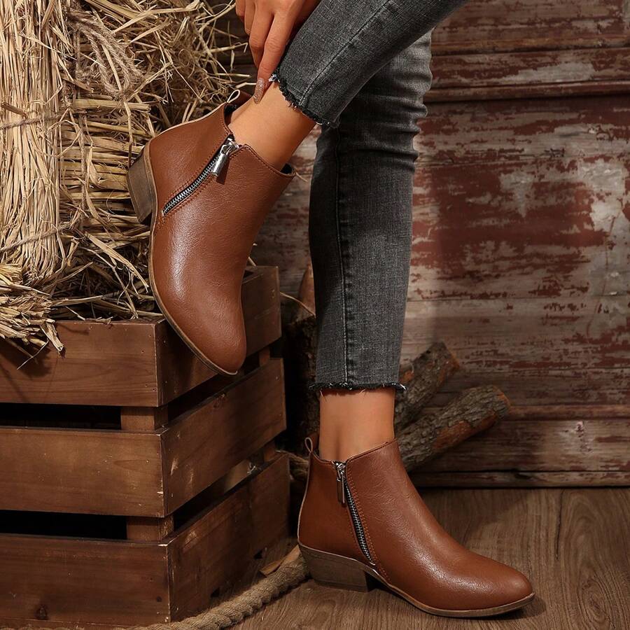 1 双新款时尚潮流女靴，粗跟，带侧拉链，棕色，适合秋冬季