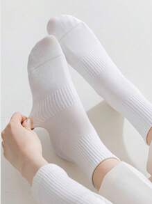 1/3/5/10 pares de calcetines tipo crew para mujer, calcetines de algodón, calcetines blancos, calcetines de mujer, calcetines lindos, calcetines de niña, aptos para otoño/invierno/primavera/verano, con detalles de malla transpirable, diseño de agujeros con guía de respiración, que absorbe la humedad, suaves y lisos, adecuados para diversas ocasiones como fiestas, deportes, ocio, negocios y otros usos diarios, se pueden usar durante todo el año, las combinaciones de colores son aleatorias.