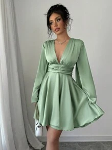 abyoxi 纯色V领长喇叭袖腰部褶皱荷叶边下摆缎面优雅派对连衣裙，适合婚礼、生日派对、返校季、秋冬季穿着。 - 綠色 - 查看 8