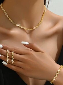 Set de 4 piezas de accesorios para fiesta, boda, y Halloween con collar, aretes, y pulsera de cadena con garra brillante y circonita - Plateado - Ver 7