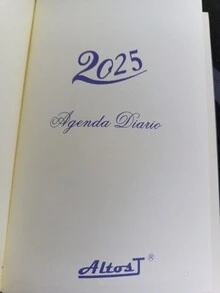Agenda 2025 Ejecutiva de alta calidad - Rojo violeta - Ver 3