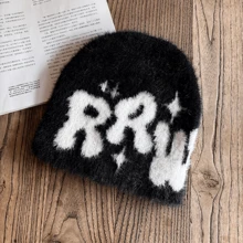 1 pieza Gorro de punto de estilo fiesta callejera con diseño de letras, cómodo y cálido gorro de invierno para Navidad, ropa urbana y atuendo deportivo de otoño