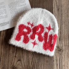 1 pieza Gorro de punto de estilo fiesta callejera con diseño de letras, cómodo y cálido gorro de invierno para Navidad, ropa urbana y atuendo deportivo de otoño