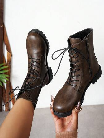 2025秋冬时尚复古系带侧拉链及踝切尔西靴，休闲舒适的女士拉链户外靴。女士时尚百搭系带中筒靴，假日必备单品，完美搭配