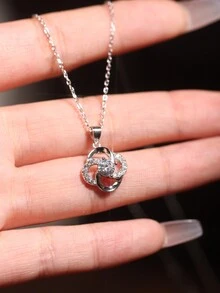 1 chiếc vòng cổ mặt dây chuyền cỏ bốn lá lấp lánh bằng bạc Sterling 925 mạ bạch kim, mặt dây chuyền may mắn đính kèm, vòng cổ thanh lịch tối giản, thích hợp làm quà tặng, trang phục hàng ngày, đi nghỉ cho phụ nữ - Bạc - Xem 3