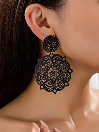 2 st/set överdrivna europeiska och amerikanska ihåliga blomhängen i metall, lämpliga som present till kvinnor och trendig alla hjärtans dag-present