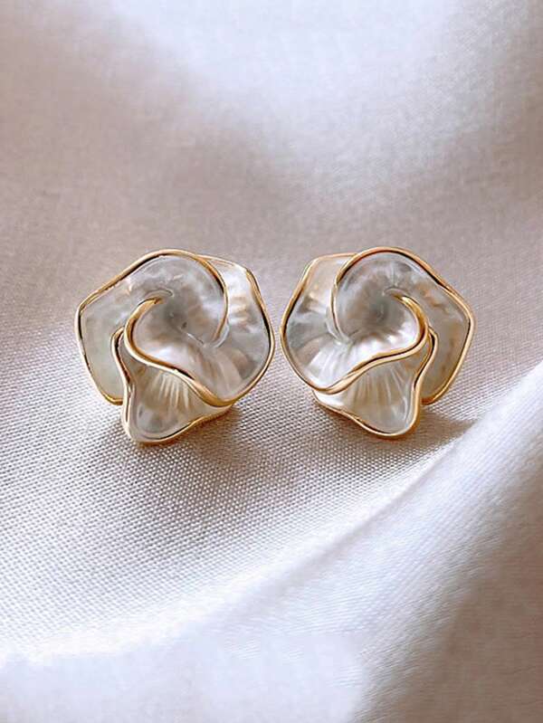 1 Pair Asymmetrical Niche Camellia Earrings, High-End Fashionable French Flower Earrings For Women Valentines,Mom,Mother,Mother's Day,Gift