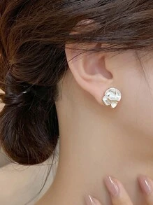 1 Pair Asymmetrical Niche Camellia Earrings, High-End Fashionable French Flower Earrings For Women Valentines,Mom,Mother,Mother's Day,Gift